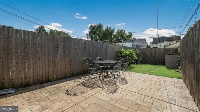 Private fenced-in backyard - 348 Lafayette St