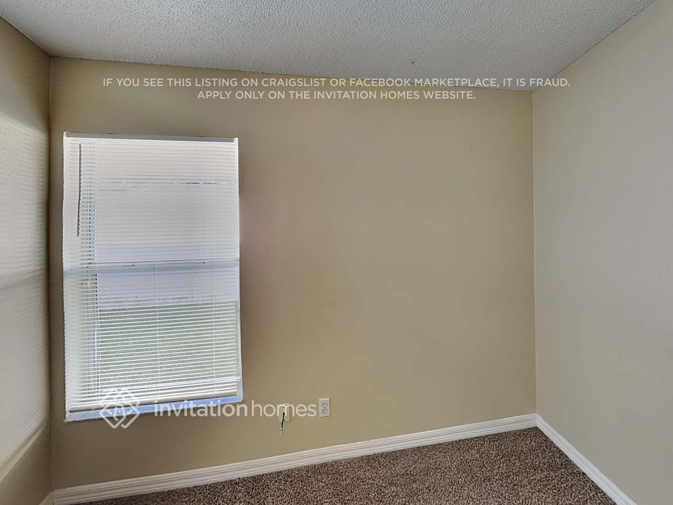 Building Photo - 9624 Hollyhill Dr