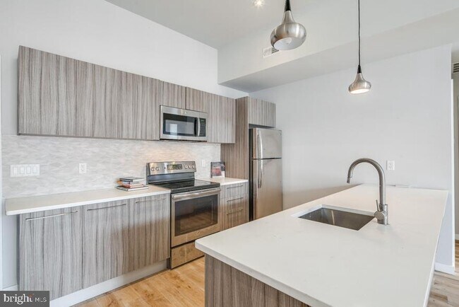 Building Photo - 412 S 13th St