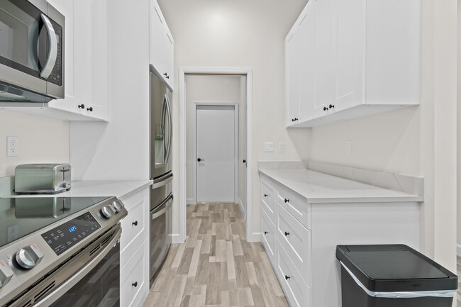 Building Photo - 2420 Valentine St