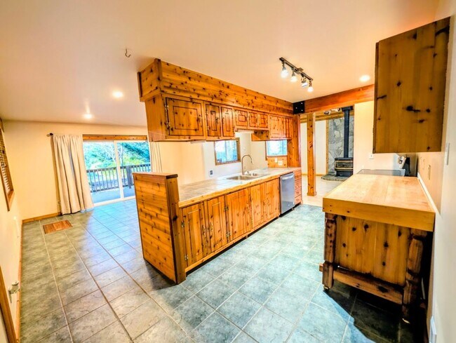 Building Photo - Cozy Northwest Living in Lake Minterwood – Spacious Home with Garage