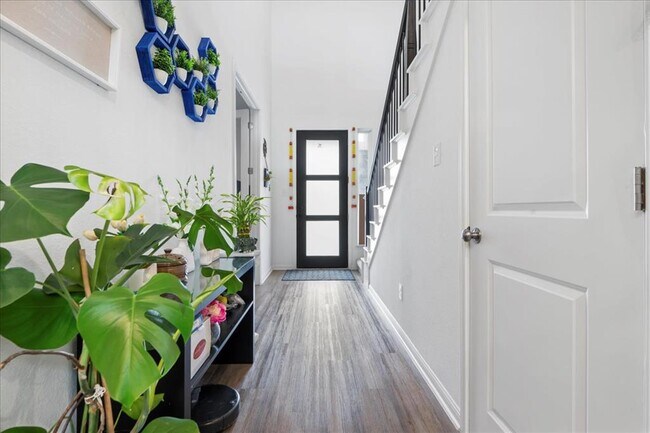 Building Photo - 209 Terra Mnr Trl