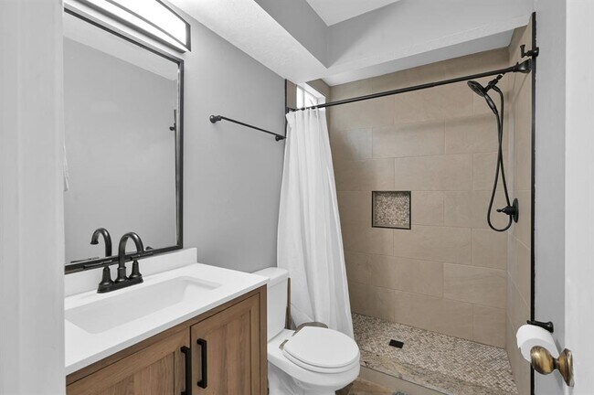 Building Photo - 5928 Sinclair Dr