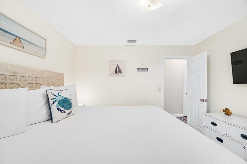 Building Photo - 22609 Sunset Ave