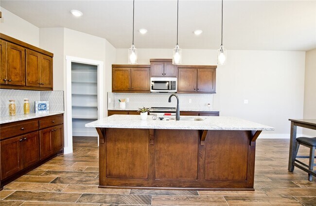 Building Photo - 2629 N Justin Dr