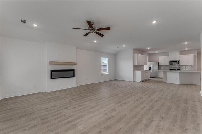 Building Photo - 981 PEBBLE Dr