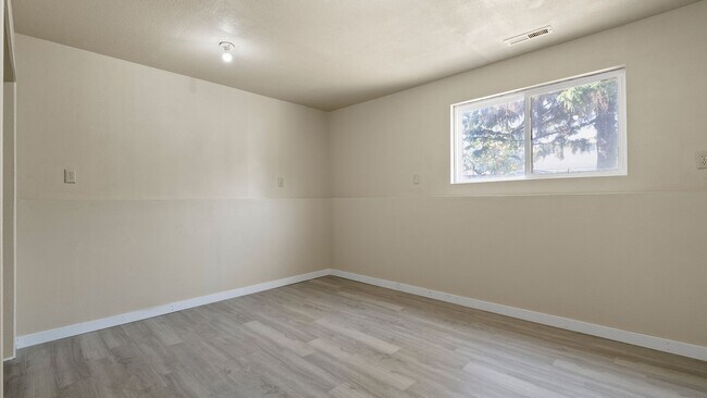 Building Photo - Charming 4-Bedroom Home with Garden – Avai...