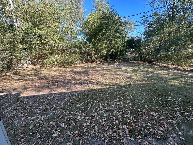 Building Photo - 409 W Johnson St