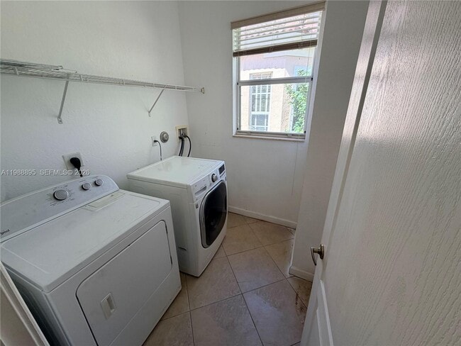 Building Photo - 4110 NE 22nd Ct