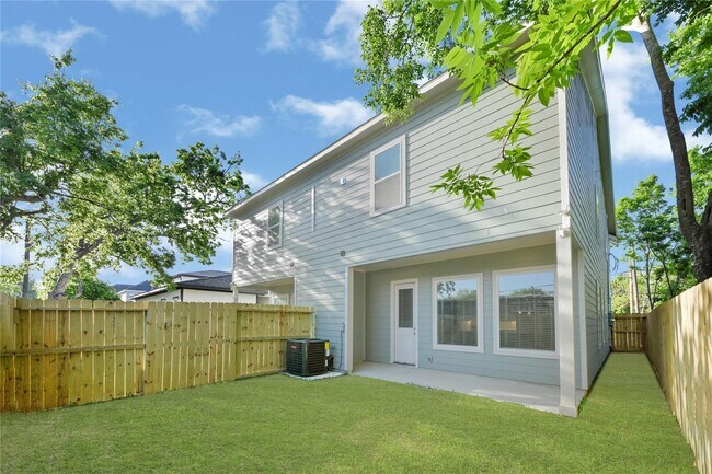 Building Photo - 4019 Stassen St