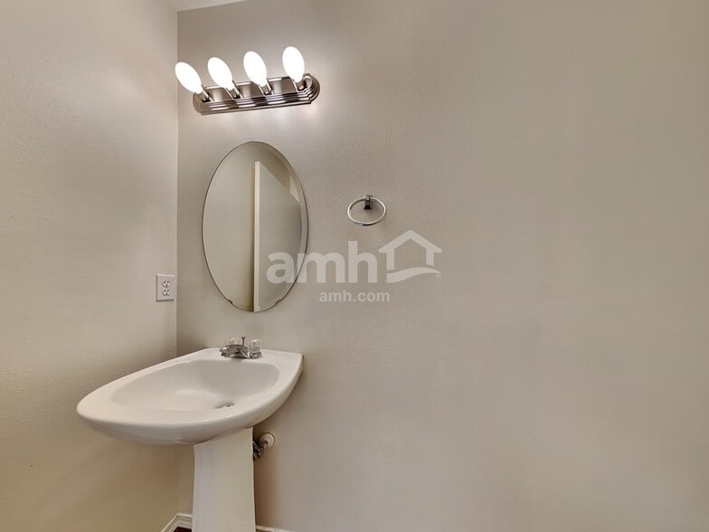 Building Photo - 17924 18th Ave Ct E