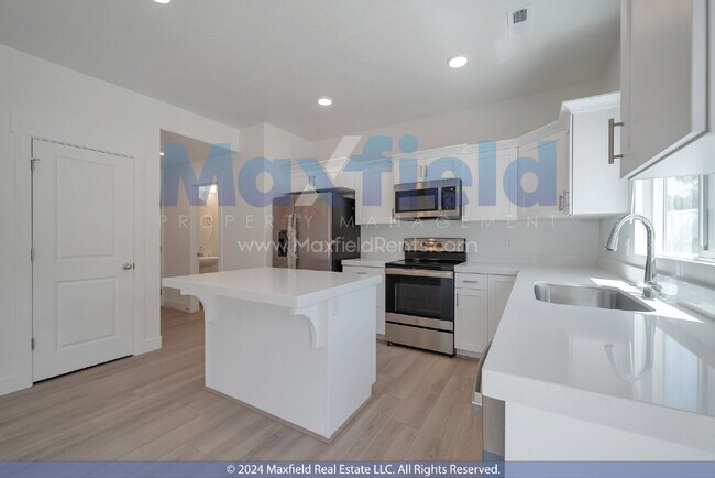 Building Photo - Interior New Townhouse - 3BD 3BA 2GA