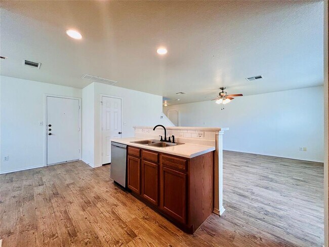 Building Photo - 3400 Etheredge Dr