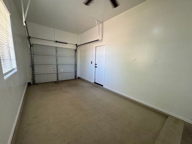 Building Photo - BEAUTIFUL 4 BEDROOM 2 BATHROOM HOME IN PHO...