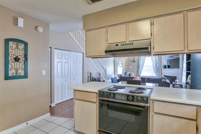 Building Photo - 2506 Golden Park Ln