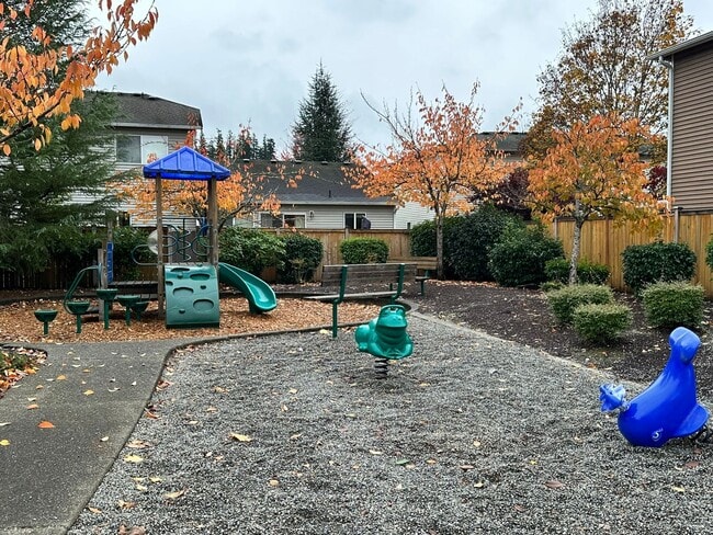 Building Photo - 2Bd/2.5Ba Maple Valley Townhouse