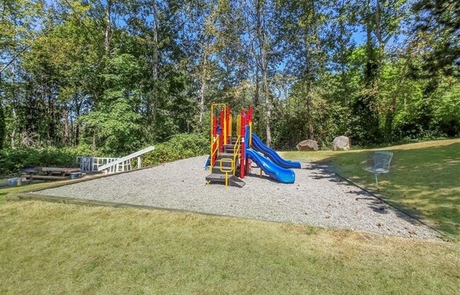Building Photo - 3 Bed 2 Bath Condo is Available for Rent!