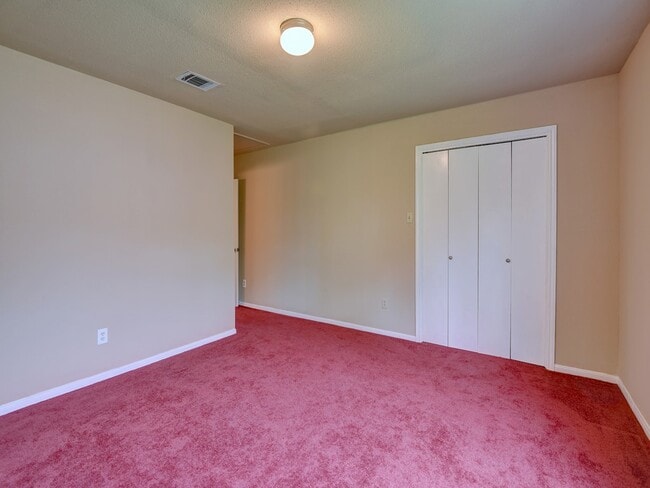 Building Photo - 6330 Creekbend Dr