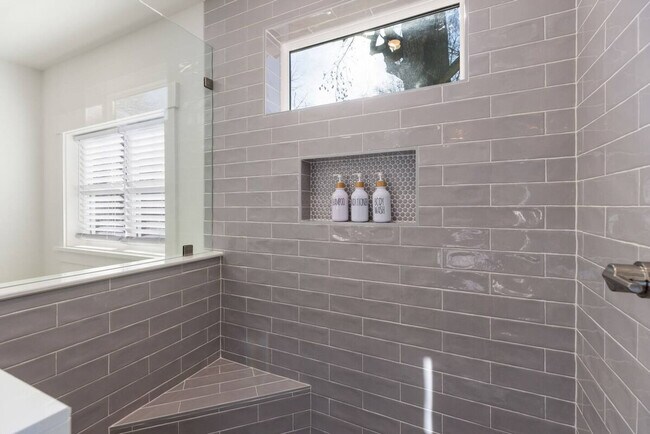 Building Photo - 806 Colorado Ave