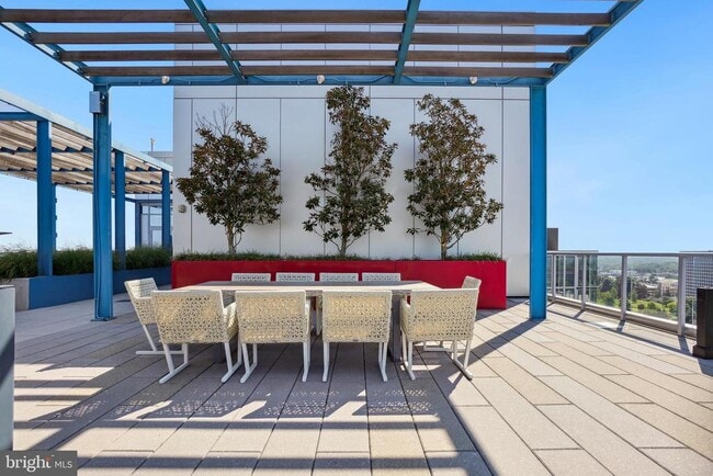 Building Photo - 930 Rose Ave