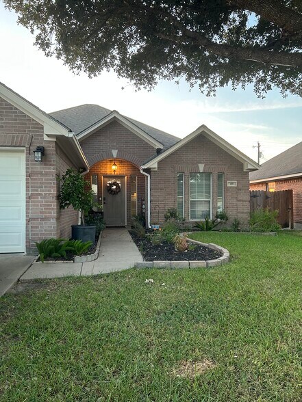 Building Photo - 411 Mason Cir