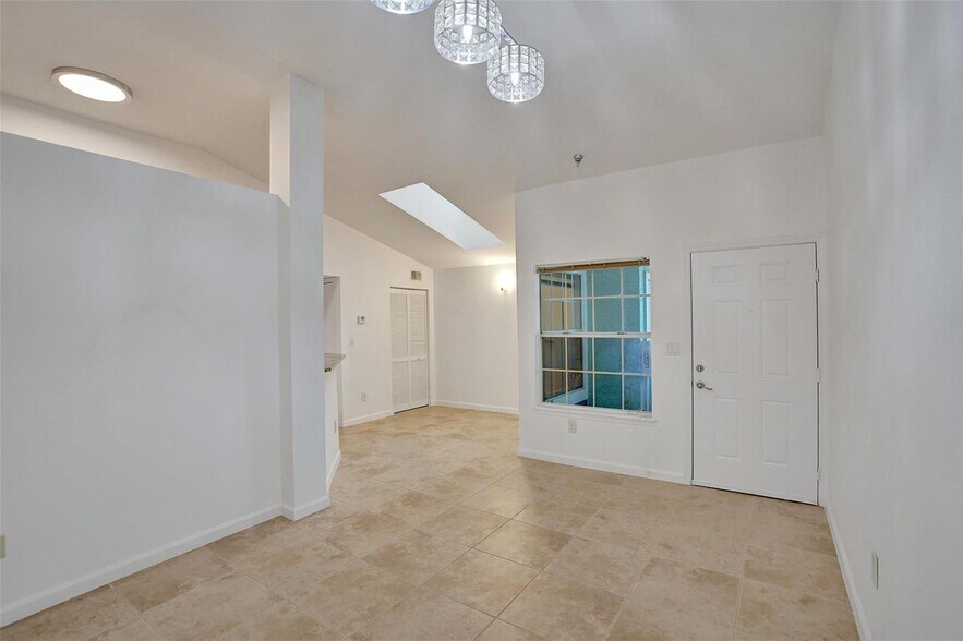 Building Photo - 1030 Crystal Way