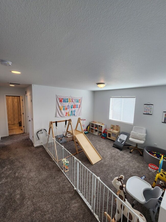 Building Photo - Beautiful 3-Bed, 3-Bath Home on a Spacious...