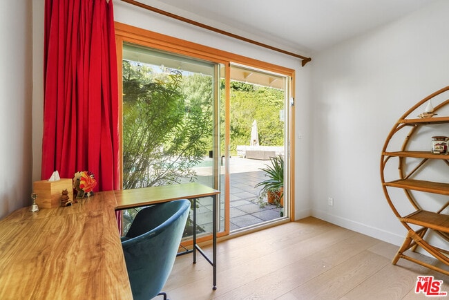 Building Photo - 375 S Surfview Dr