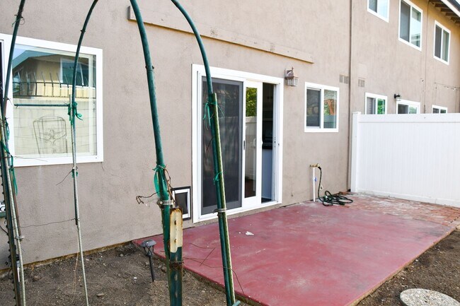 Building Photo - 660 S Glassell St
