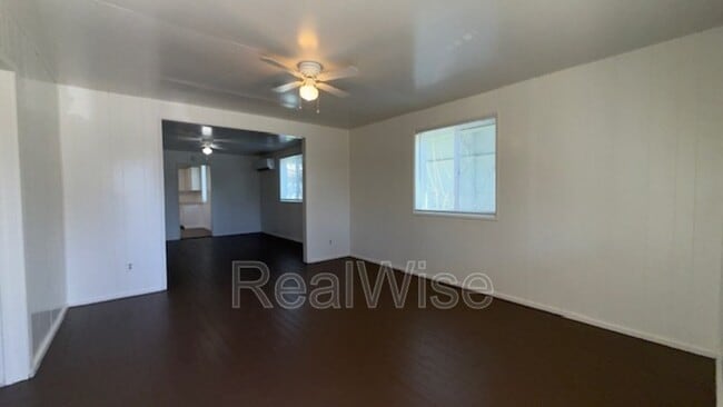 Building Photo - 328 SE Lane Ave