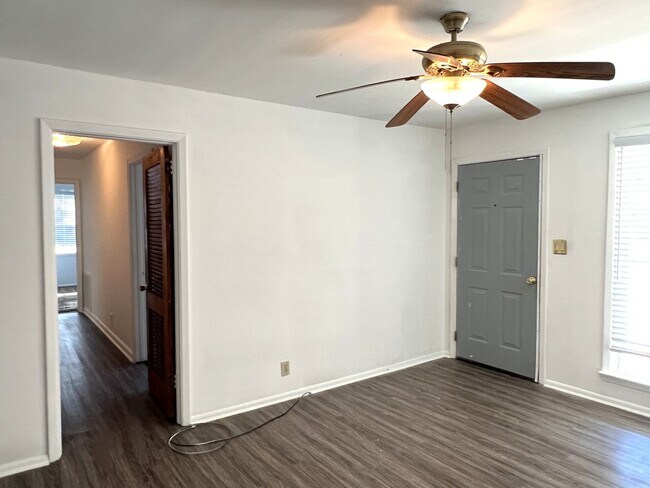 Building Photo - Cute Home in East Macon