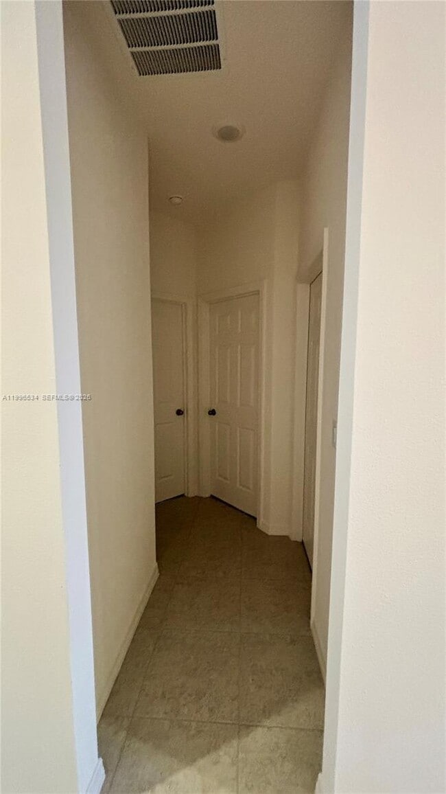 Building Photo - 219 Bottle Brush Dr