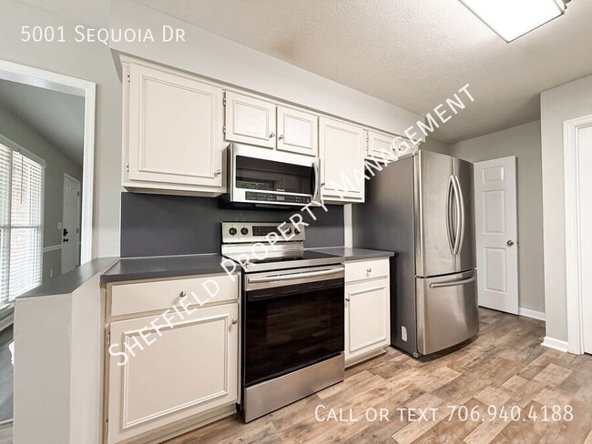Building Photo - 5001 Sequoia Dr