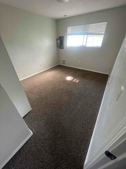 Building Photo - 618 Berkshire St