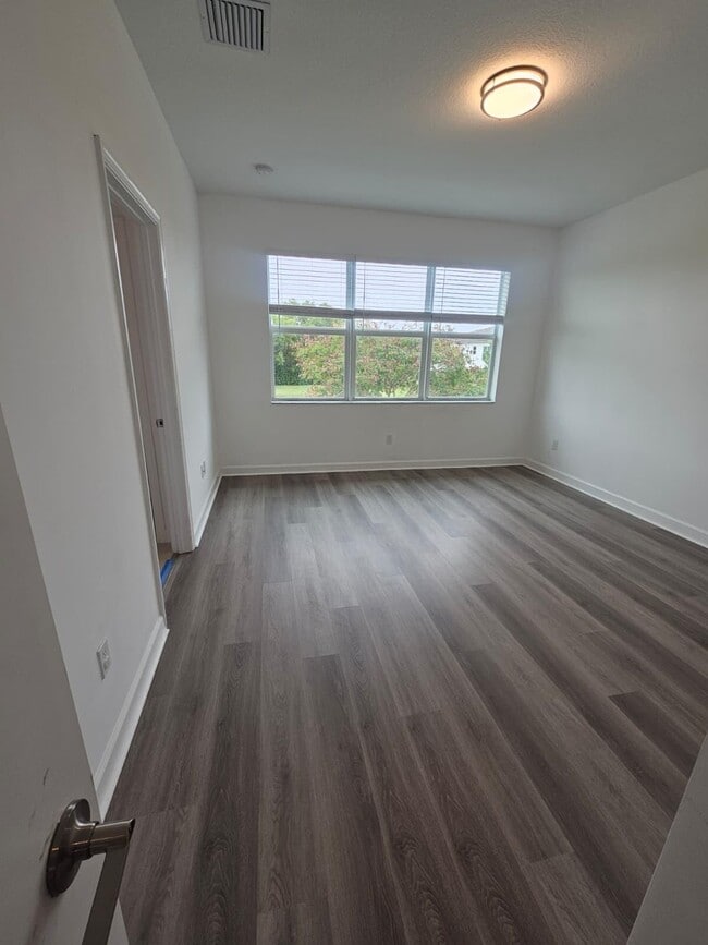 Building Photo - 4946 Navali Dr