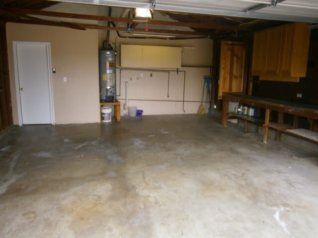 Building Photo - Single Story Home 4 bedroom + Enclosed pat...