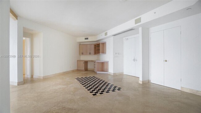 Building Photo - 4775 Collins Ave