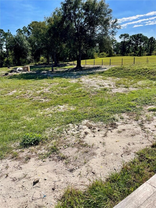 Building Photo - 435 N Quebrada St