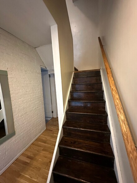 Building Photo - 10 W Hollister St