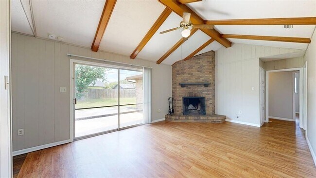 Building Photo - 302 Laurel St