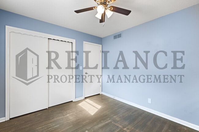 Building Photo - 512 Cindy St