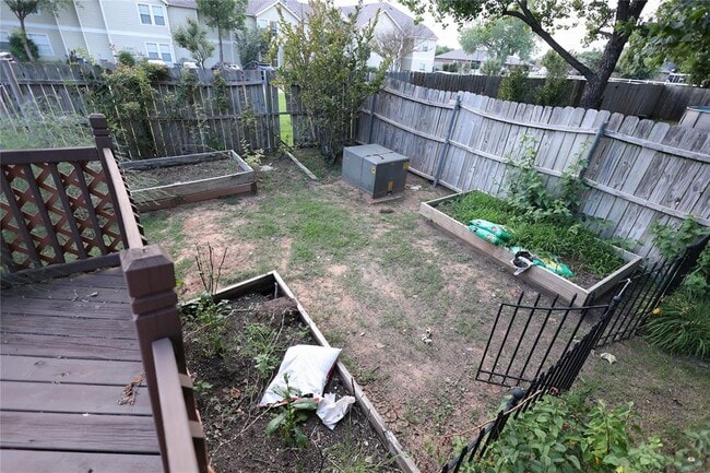 Building Photo - 722 Smalley Dr