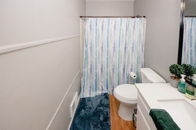 Building Photo - 1424 Shadowbrook Dr