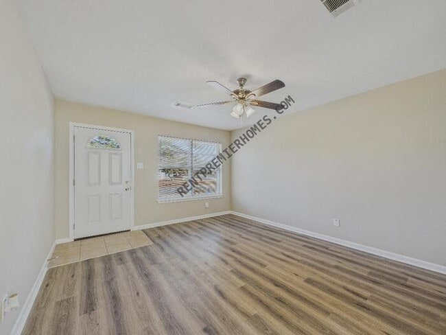 Building Photo - 1 Coral Ln