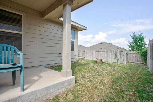Building Photo - Beautiful 3BR/2BA Home with Island Kitchen...