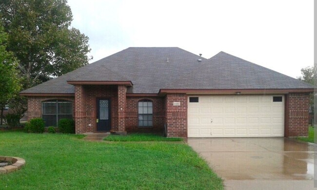 Primary Photo - 3-bedroom 2-bathroom house!
