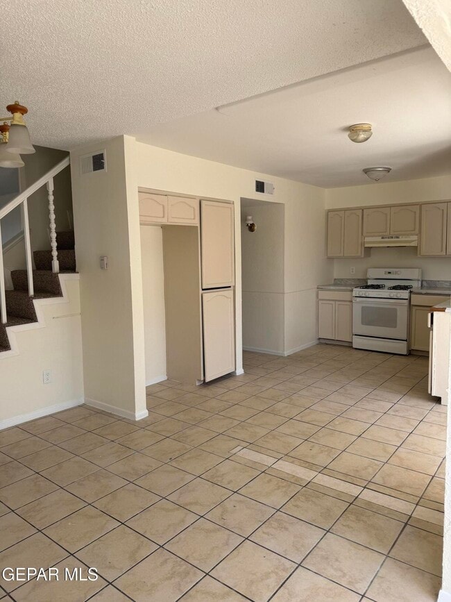 Building Photo - 408 N Resler Dr