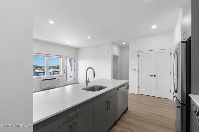 Building Photo - 180 Morris Ave