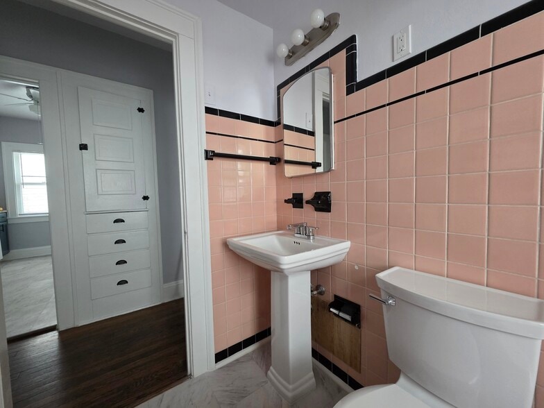 1646 Bathroom 2 - 1646 Waterbury Rd