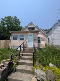 Building Photo - 915 NE Rock Island Ave